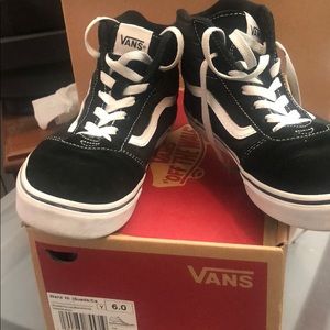 Size 6 Black/ white Vans with original box